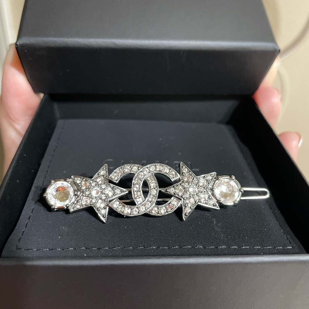 Chanel hair clip